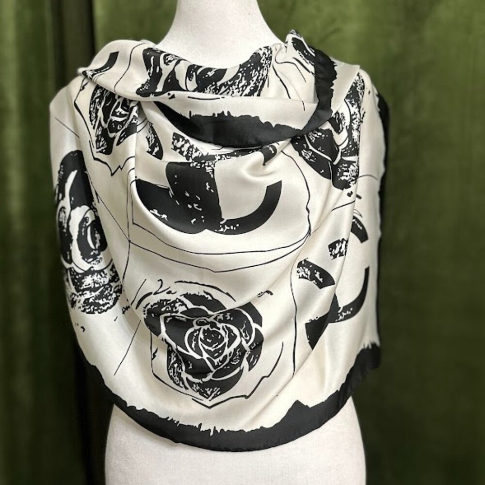 Neckerchief Square Scarf Women in Retro Luxury Style Size: 27 x 27 inch